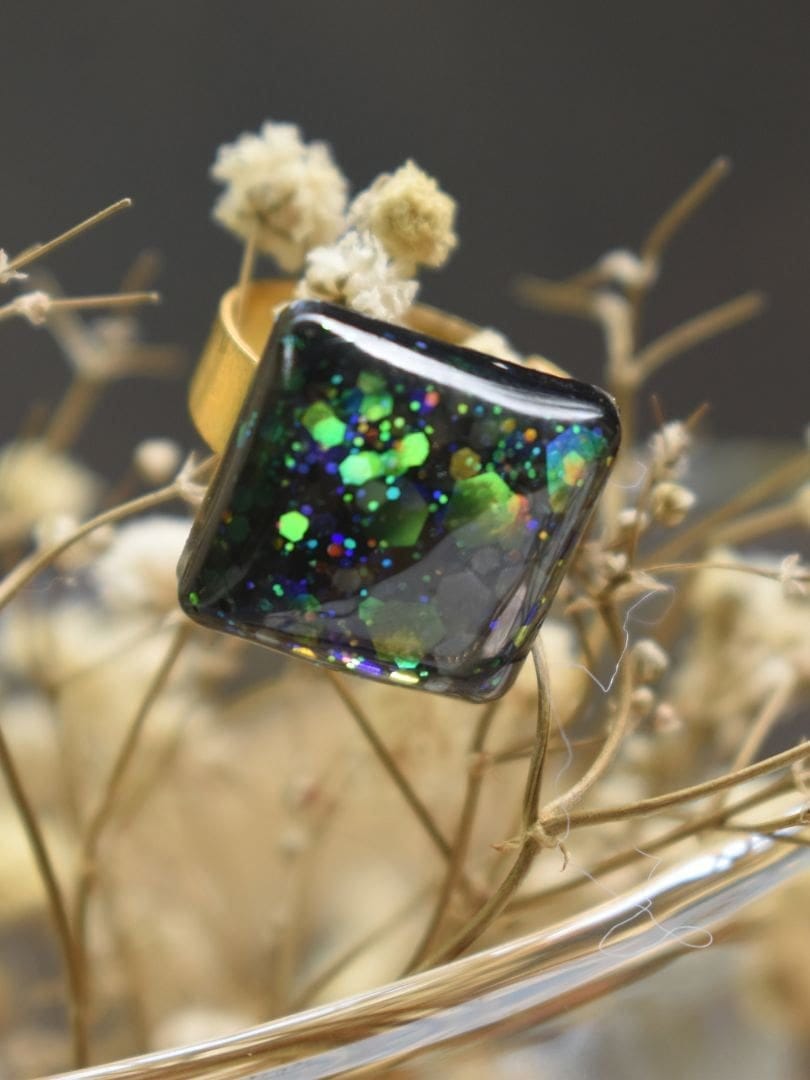 GLITTERY-BLACK-SQUARE-RING-.jpg