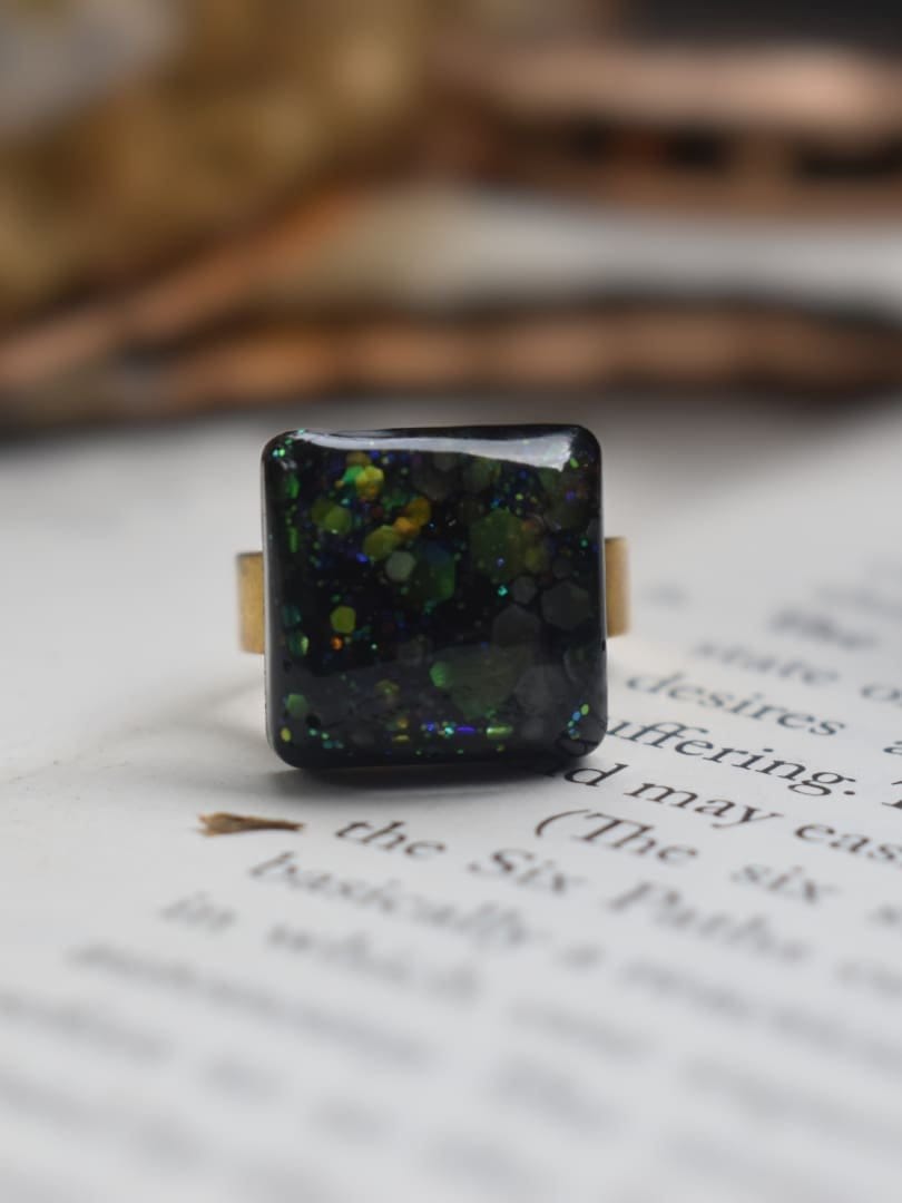 GLITTERY-BLACK-SQUARE-RING-2.jpg